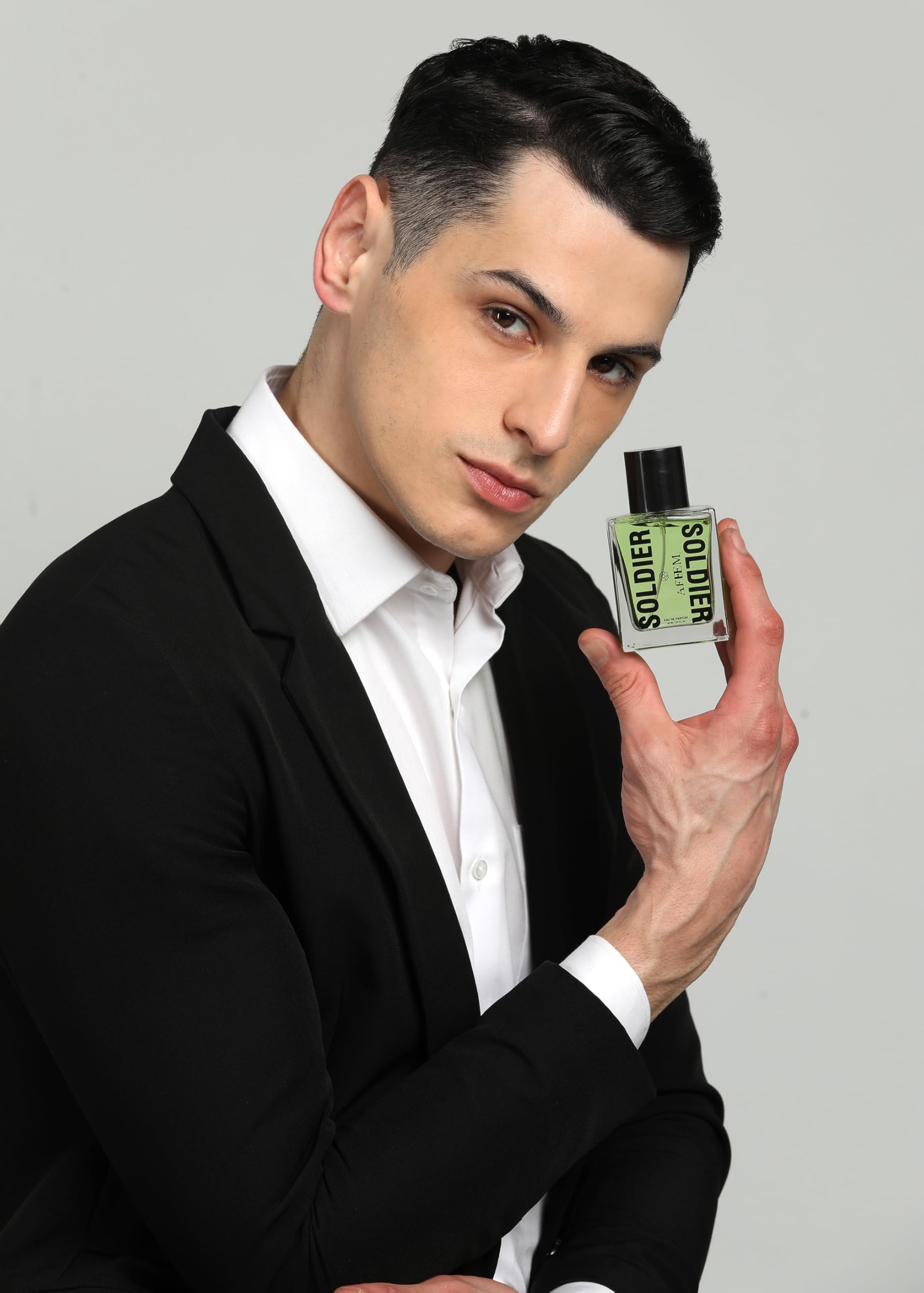 AFEEM Unisex Eau de Parfum, 50ml Bottle, Fragrance Mist Spray for Adults - in use (26)