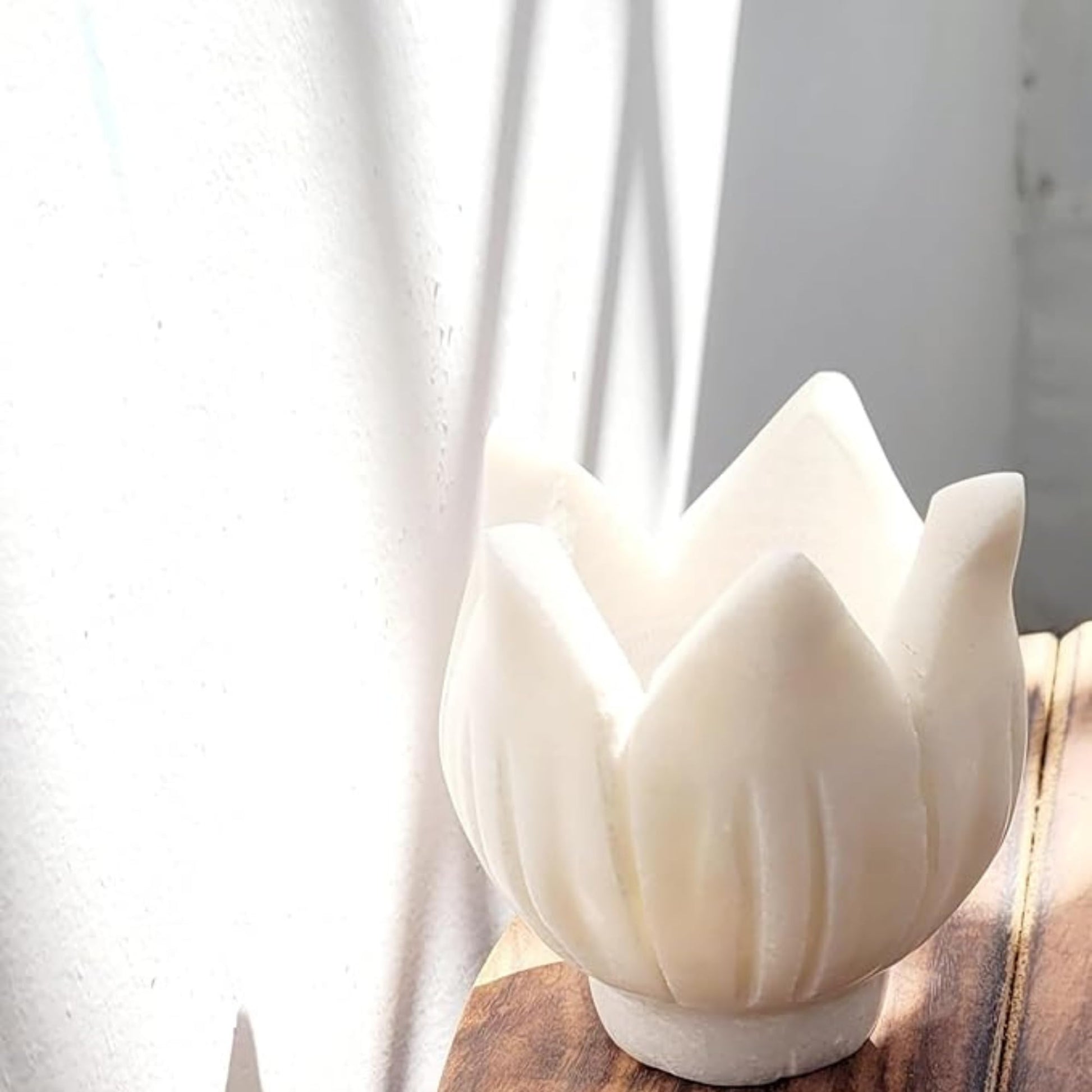 braun HOMES Natural Marble Diya Tea Light Holder, White and Gold, 160g, Tealight Candle Holder for Home Decor - label detail 