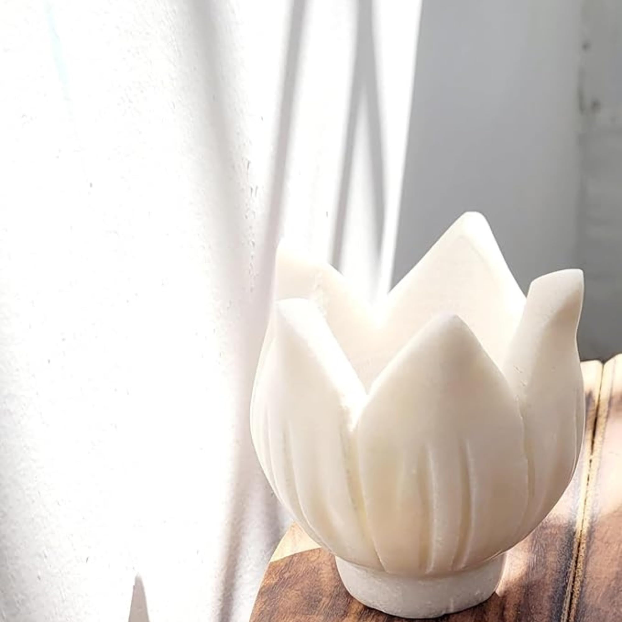braun HOMES Natural Marble Diya Tea Light Holder, White and Gold, 160g, Tealight Candle Holder for Home Decor - label detail 