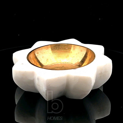 braun HOMES Natural Marble Diya Tea Light Holder, White and Gold, 160g, Tealight Candle Holder for Home Decor - close-up deta