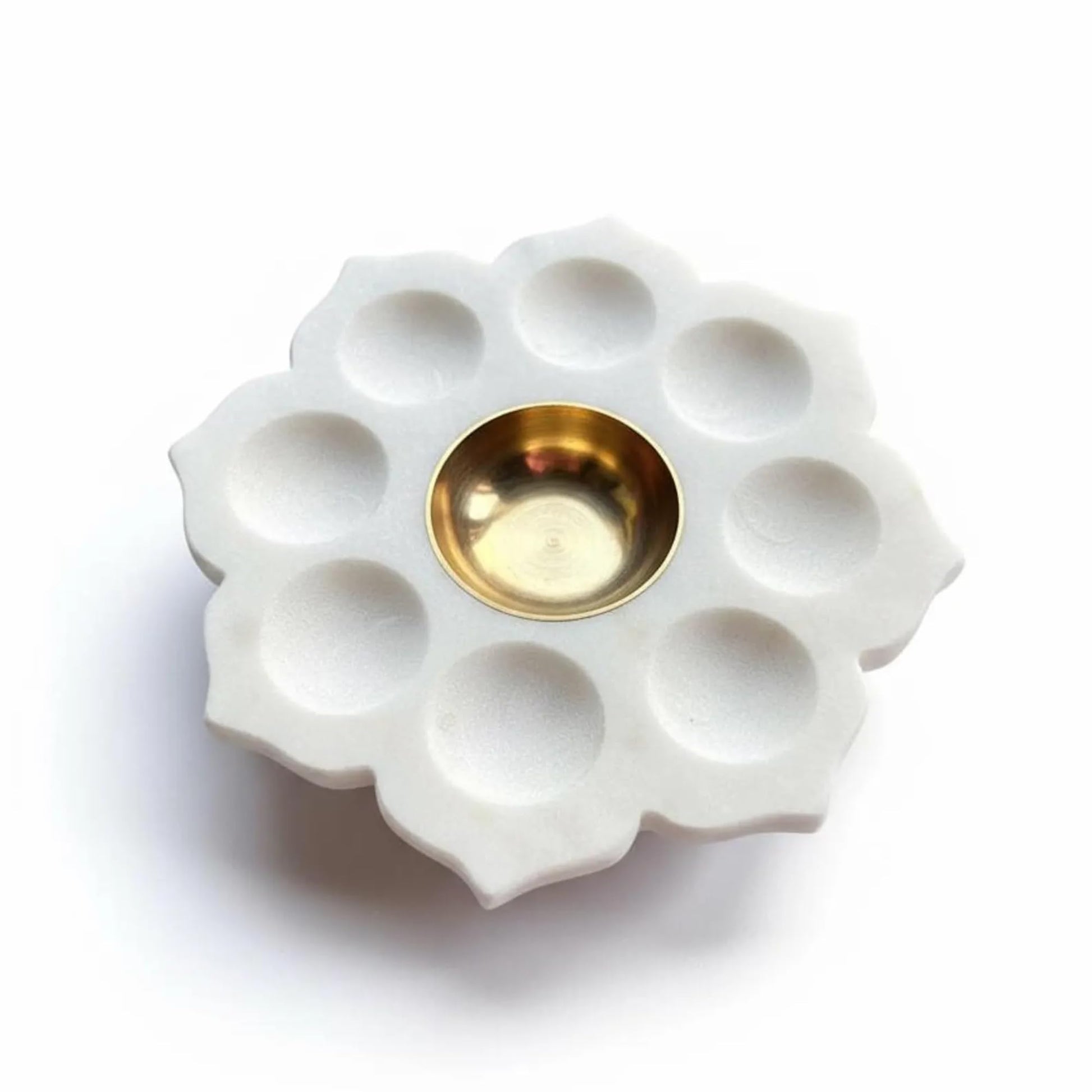 braun HOMES Natural Marble Diya Tea Light Holder, White and Gold, 160g, Tealight Candle Holder for Home Decor - close-up deta