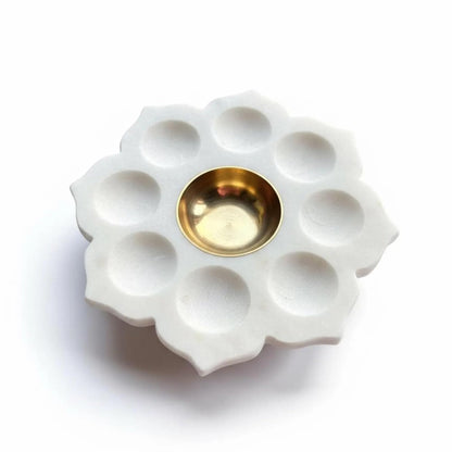 braun HOMES Natural Marble Diya Tea Light Holder, White and Gold, 160g, Tealight Candle Holder for Home Decor - close-up deta