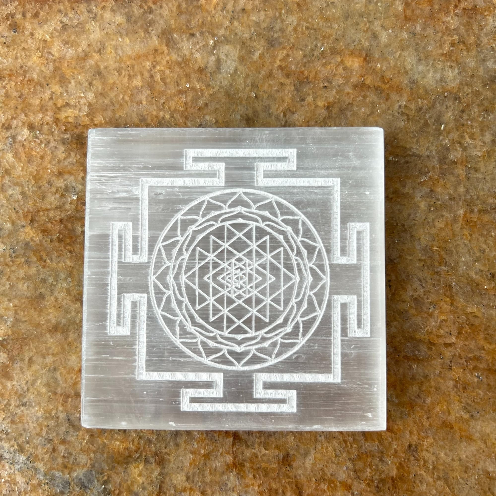 braun HOMES Selenite Charging Plate, 3 Inch, Natural Stone, Crystal Cleansing & Meditation Plate - in use (39)