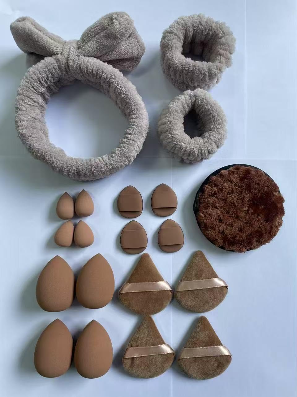 Gege Bear 20 Piece Makeup Sponge Set, Multi-Shape Non-Latex Beauty Puff Collection with Headband and Cleaning Pad - front vie
