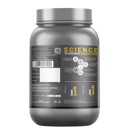 MuscleBlaze Cyclone Blender Shaker Bottle, Black, 700ml - in use (27)