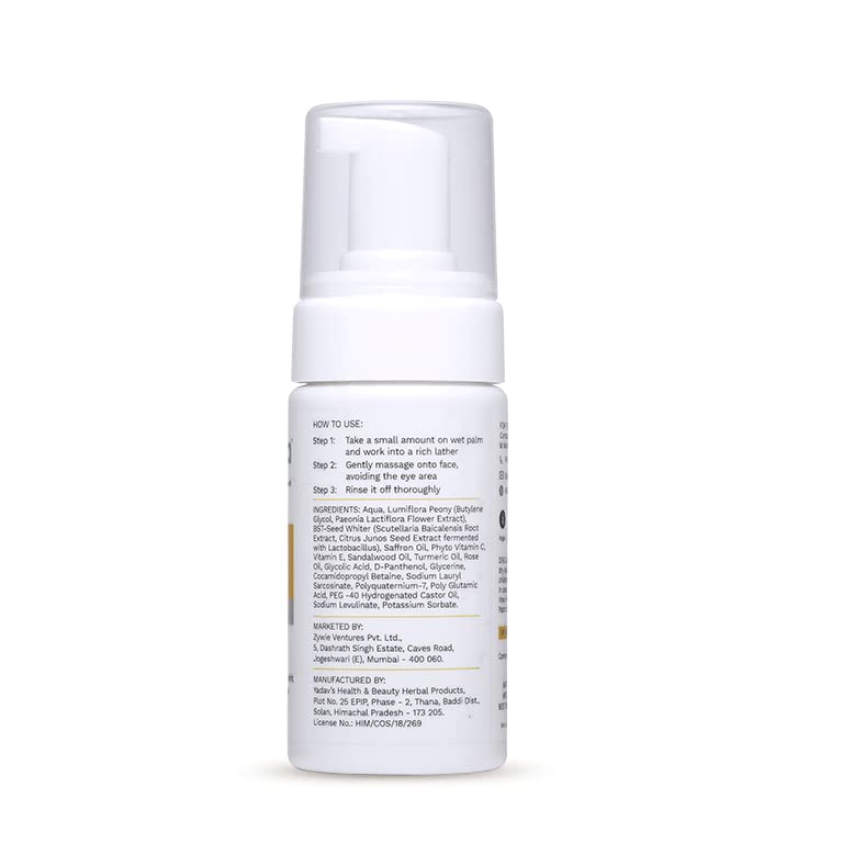 OZiva Inner Glo Face Wash with White Peony, Vitamin C & AHA, 100ml, Adult Unisex - in use