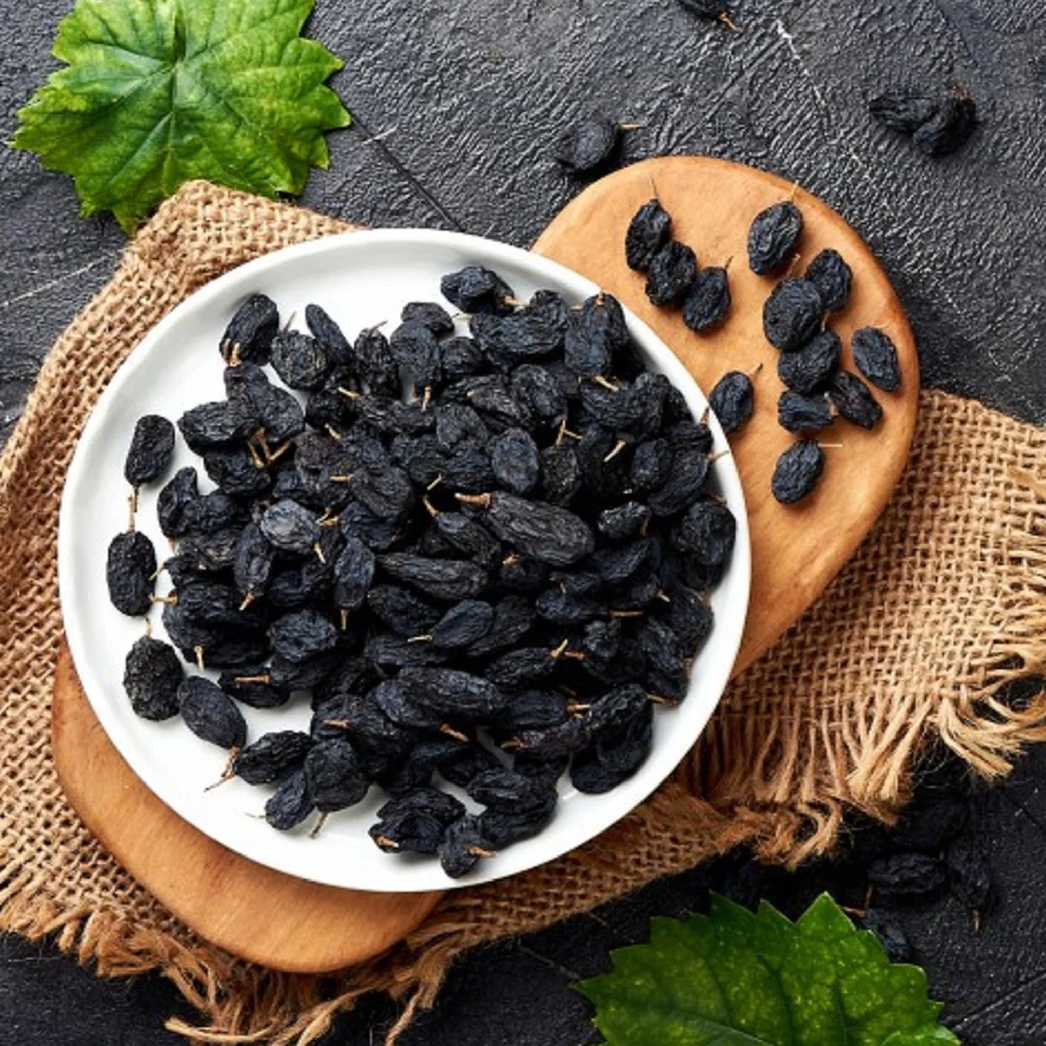 P4 International Black Raisins, Dried Grapes for Snacking, Cooking & Baking, Multiple Sizes Available (250g-900g) - label det