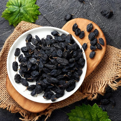 P4 International Black Raisins, Dried Grapes for Snacking, Cooking & Baking, Multiple Sizes Available (250g-900g) - label det
