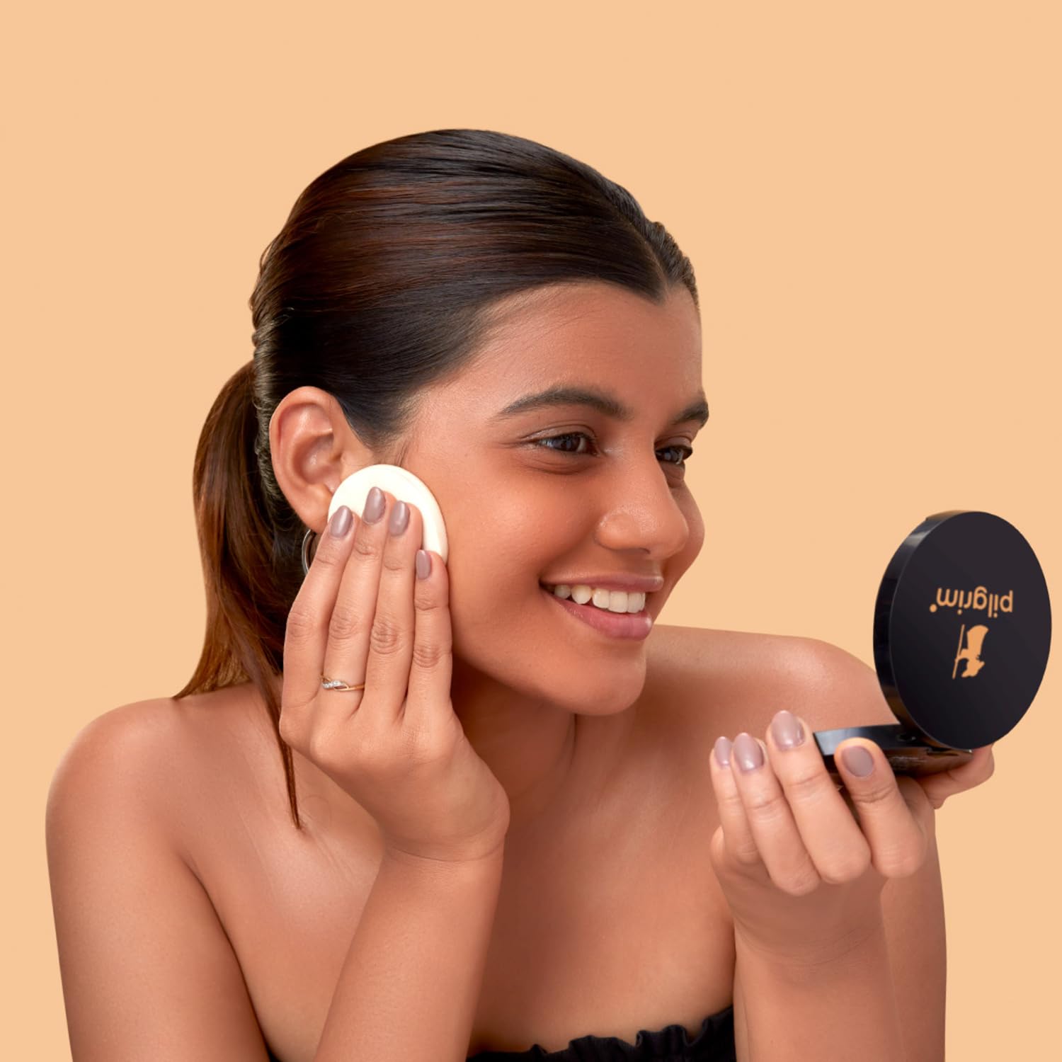 Pilgrim Matte Finish Compact Powder, Fragrance-Free Pressed Powder with Vitamin E, Jojoba & Almond Oil - in use (20)