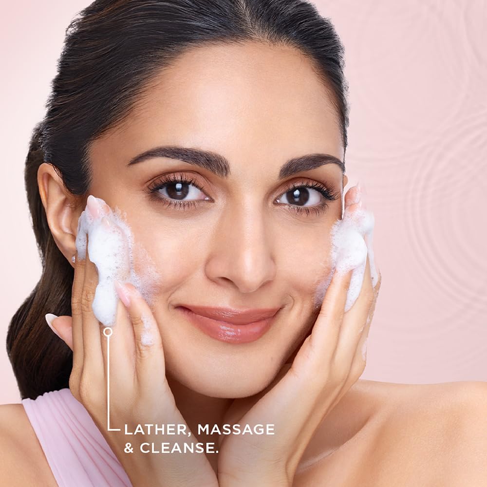 POND'S Bright Beauty Face Wash for Women, 200 ml, with Vitamin B3, Skin Cleansing - packaging