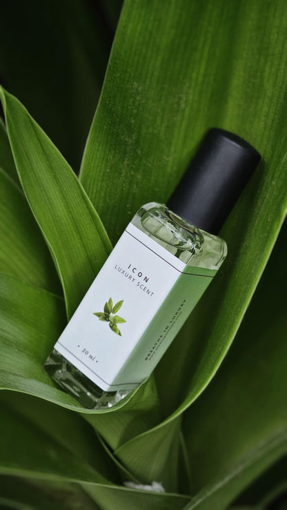 Siyera breathe in Icon Eau de Parfum - Unisex Woody & Spicy Fragrance for Men and Women - label detail