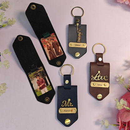 The Bae Gift Personalised Vegan Leather Keychain with Custom Name and Photo Slot, Unisex Modern Style - packaging (12)
