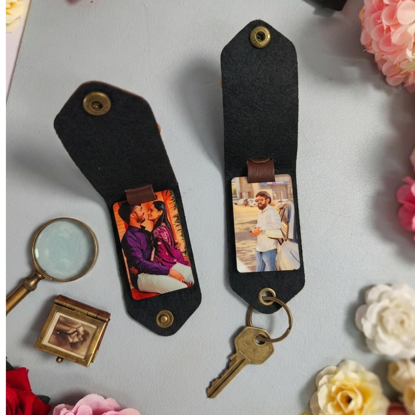 The Bae Gift Personalised Vegan Leather Keychain with Custom Name and Photo Slot, Unisex Modern Style - in use (19)