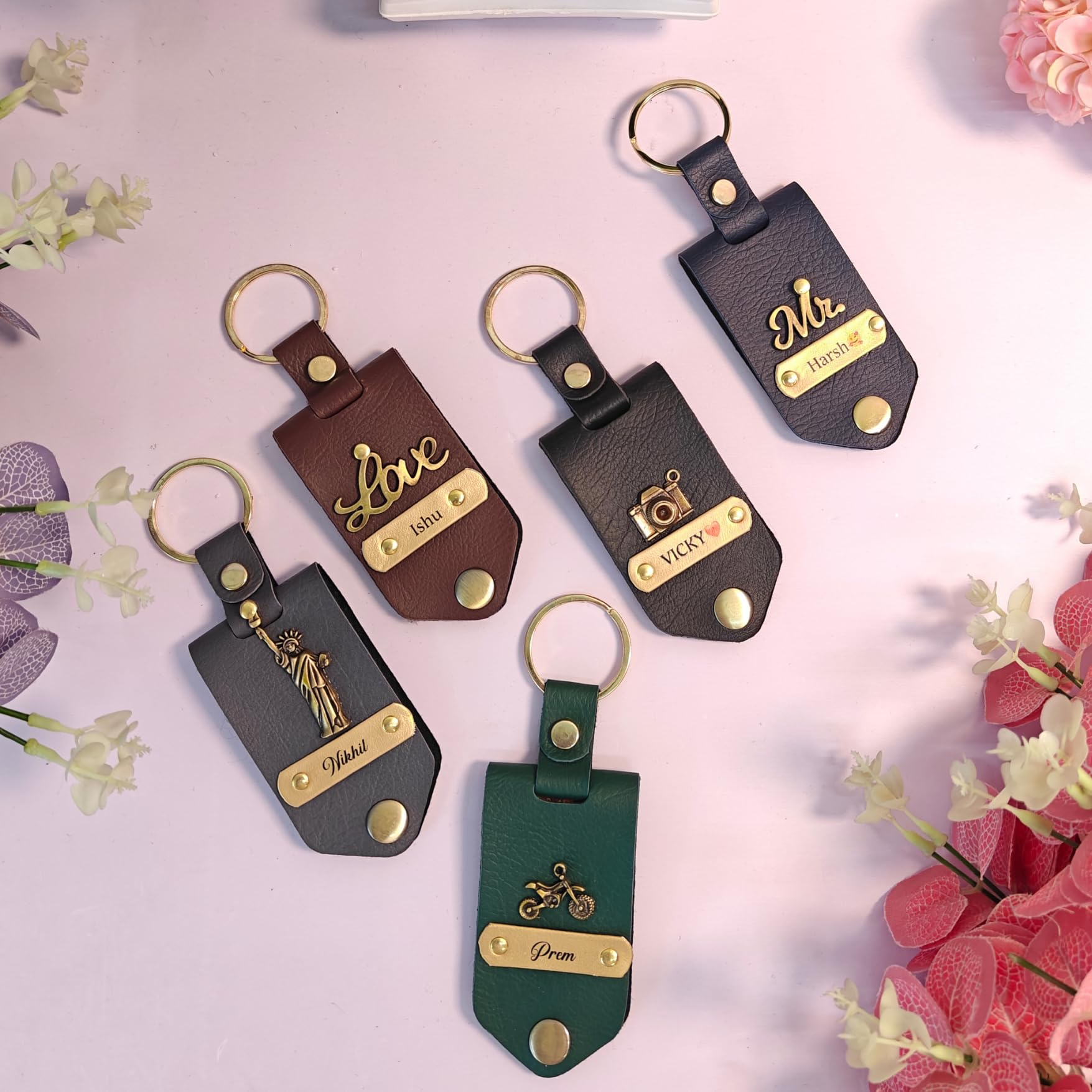 The Bae Gift Personalised Vegan Leather Keychain with Custom Name and Photo Slot, Unisex Modern Style - close-up detail (27)